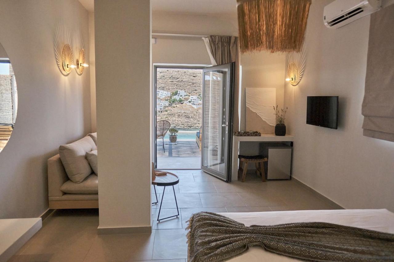 Amal Kythnos Suites エクステリア 写真
