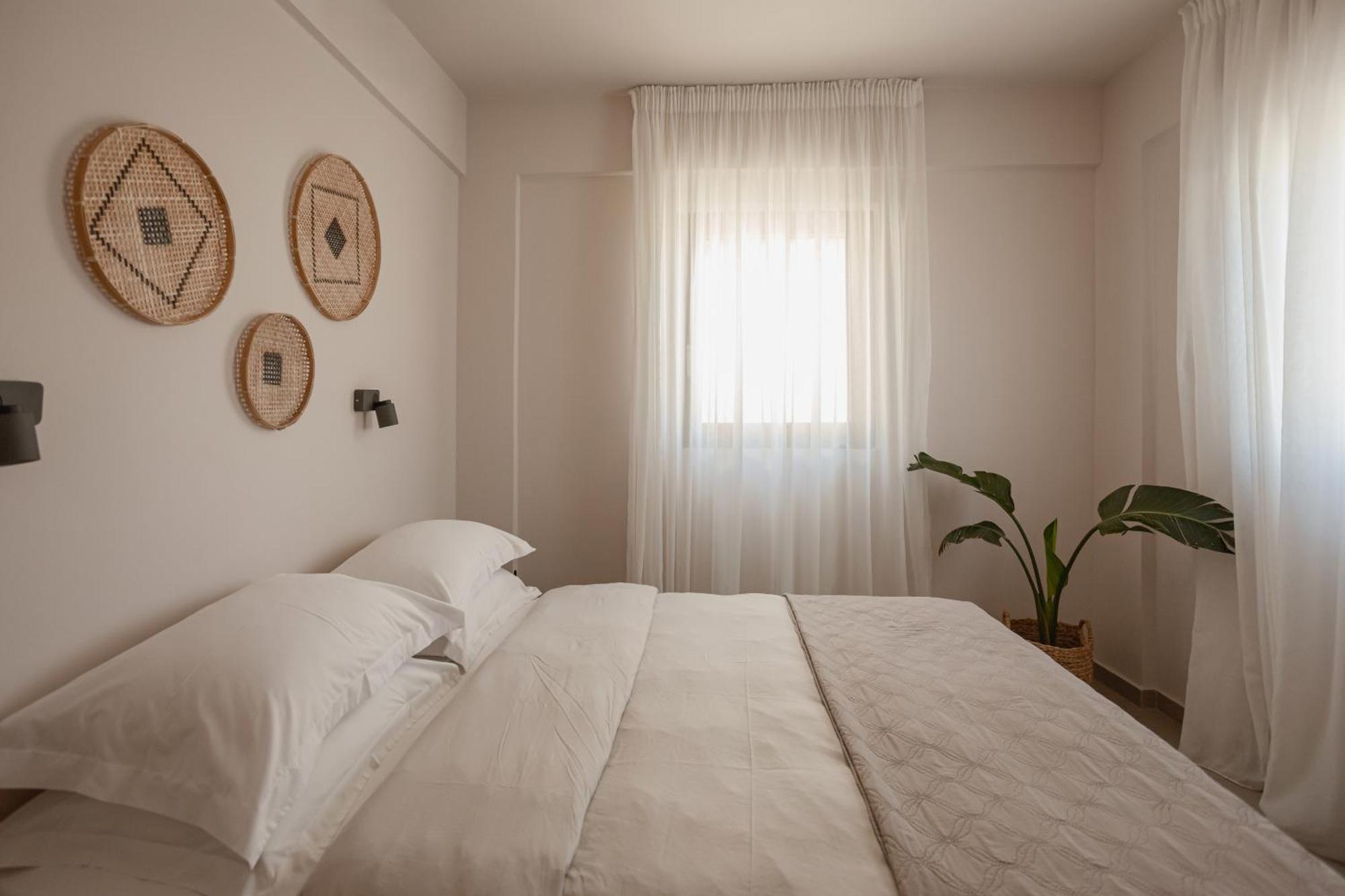 Amal Kythnos Suites エクステリア 写真