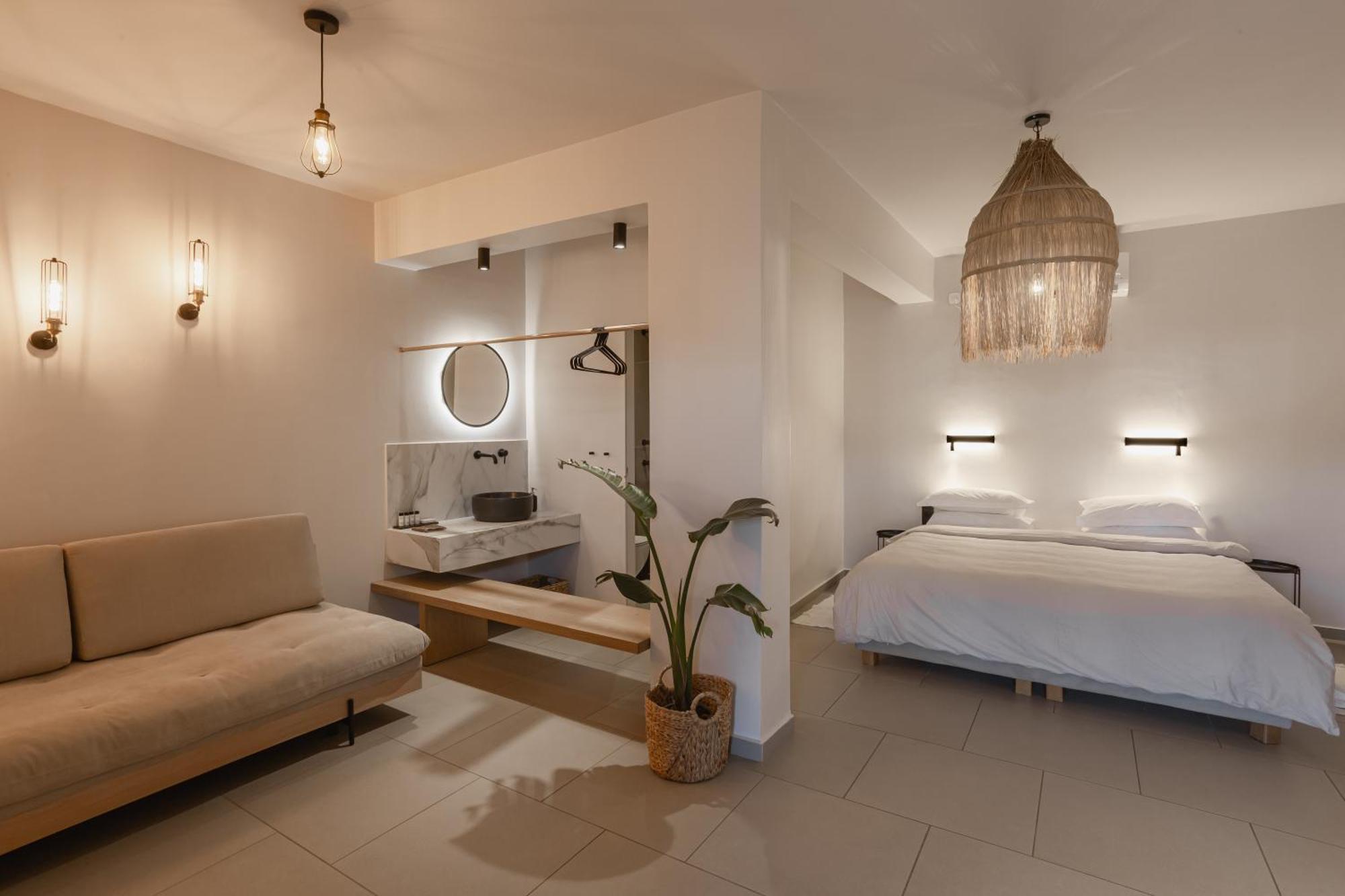 Amal Kythnos Suites エクステリア 写真