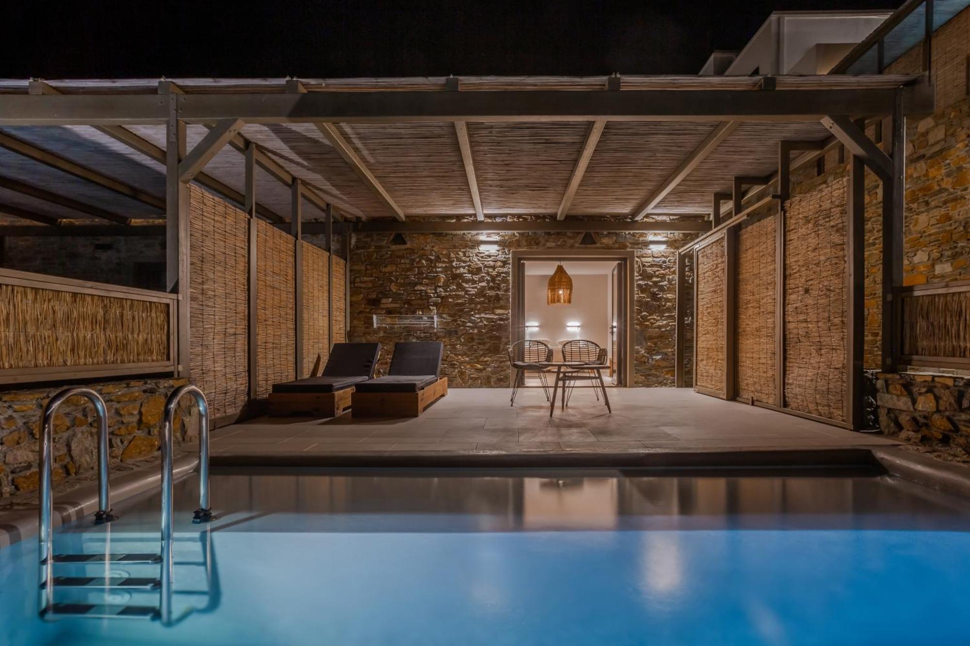 Amal Kythnos Suites エクステリア 写真