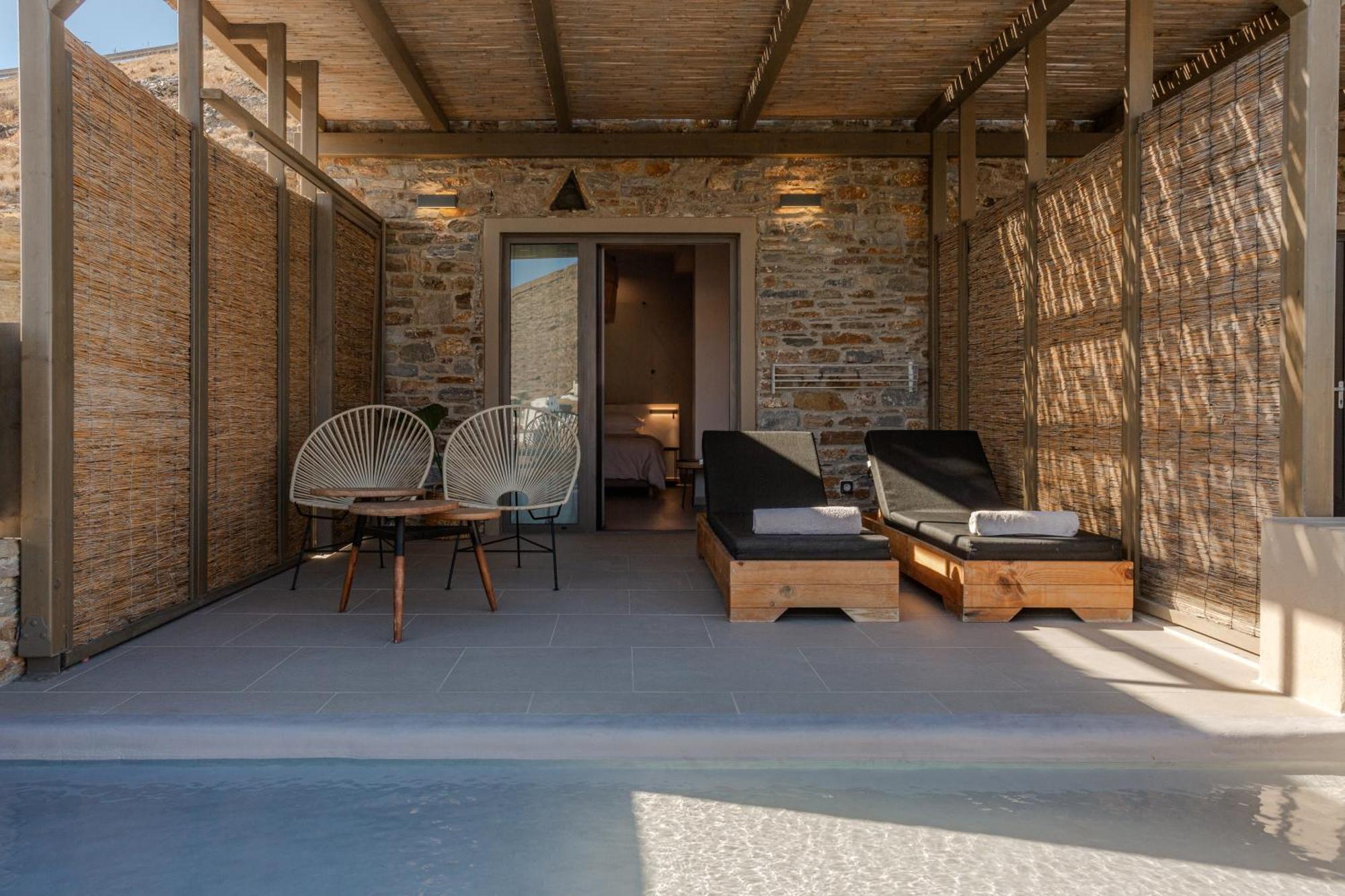 Amal Kythnos Suites エクステリア 写真