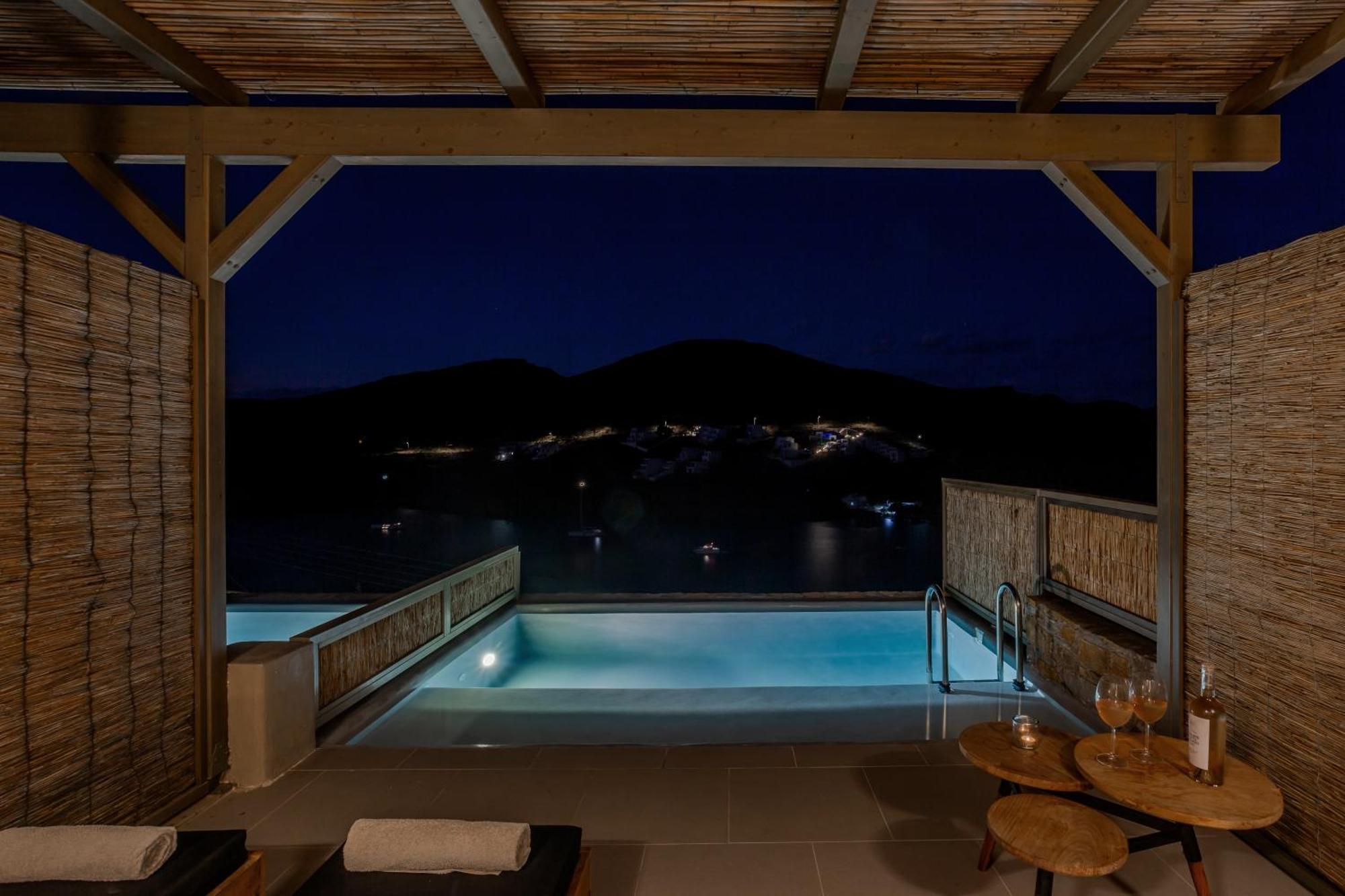 Amal Kythnos Suites エクステリア 写真