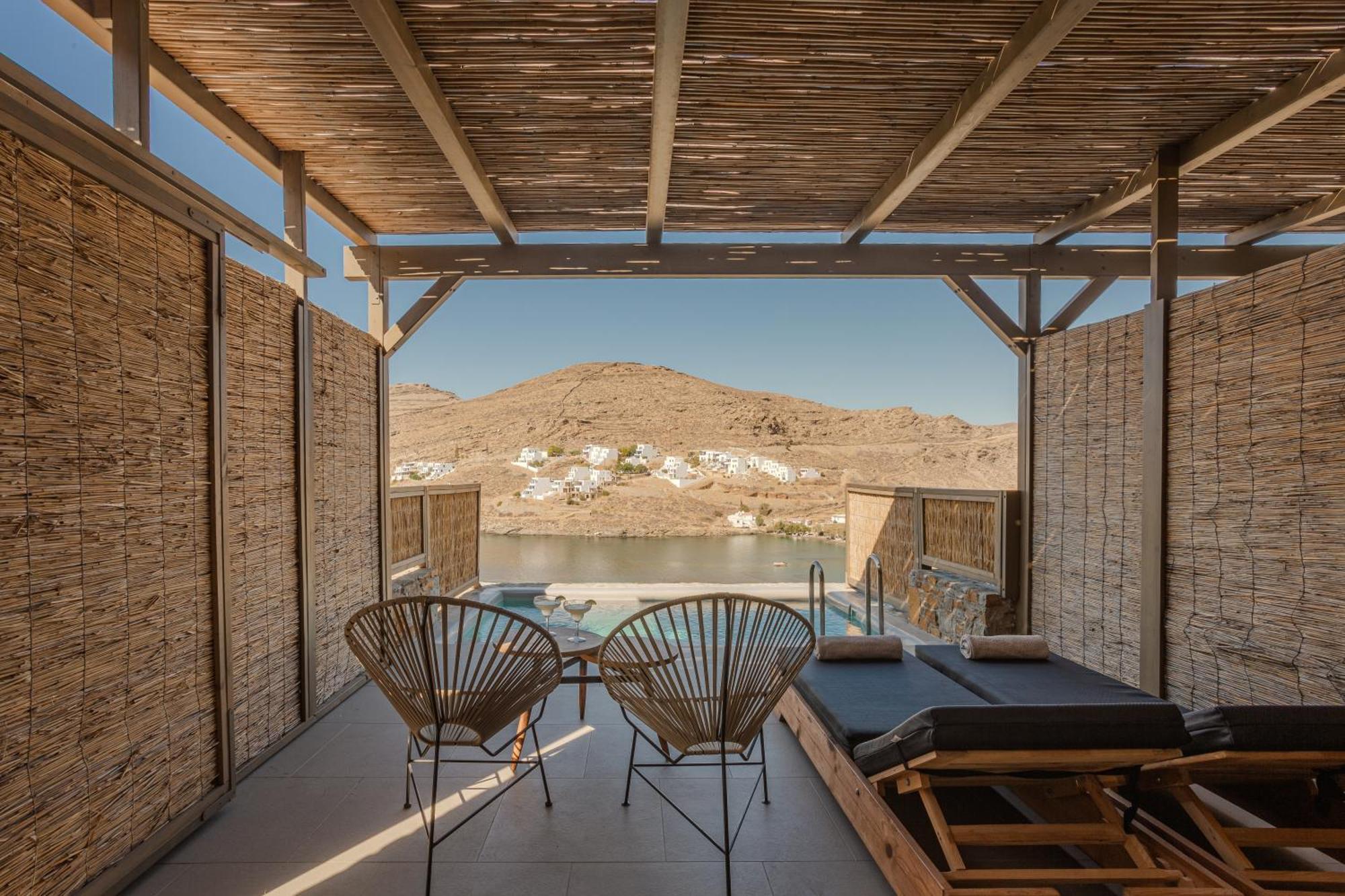 Amal Kythnos Suites エクステリア 写真