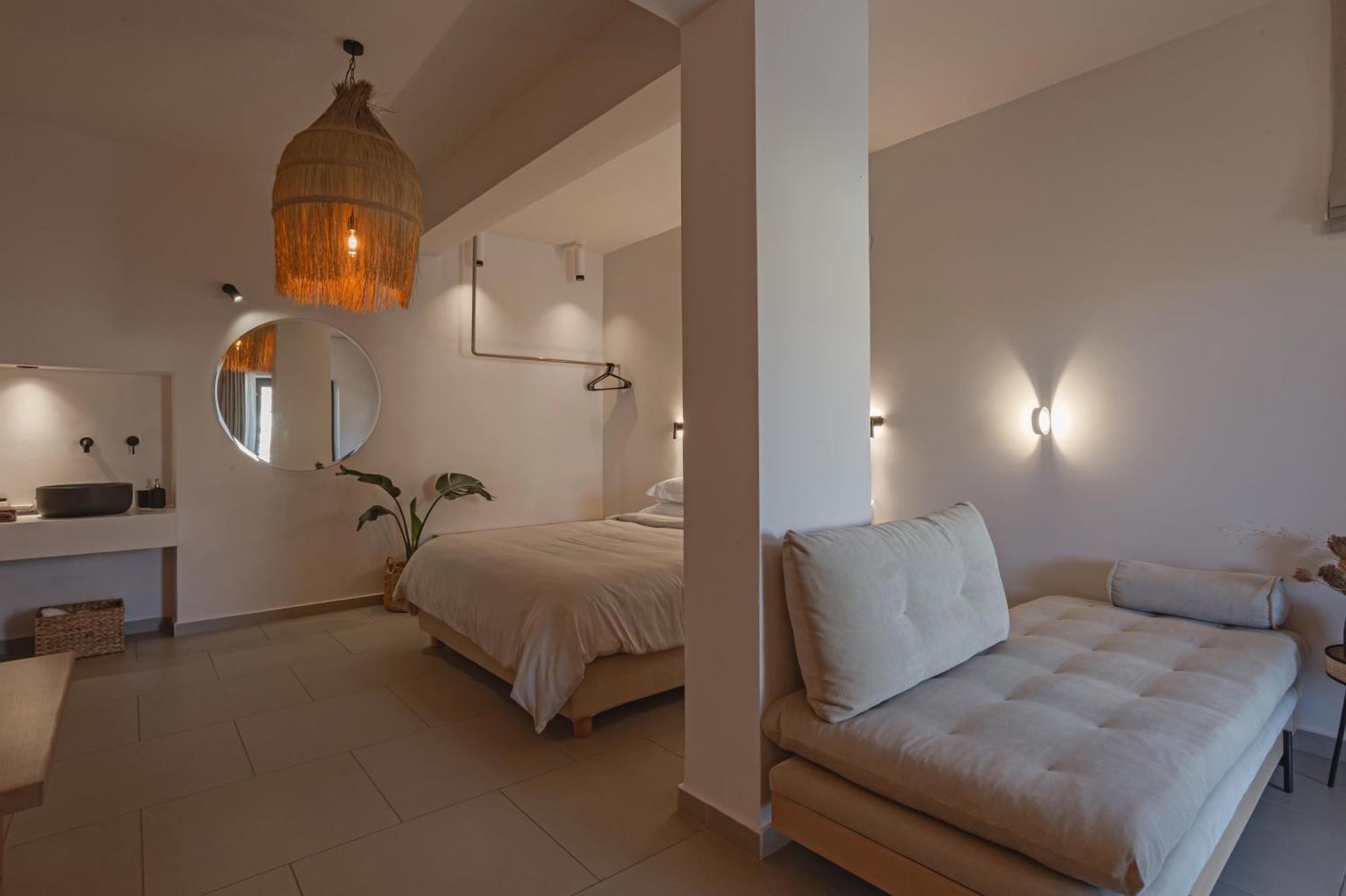Amal Kythnos Suites エクステリア 写真