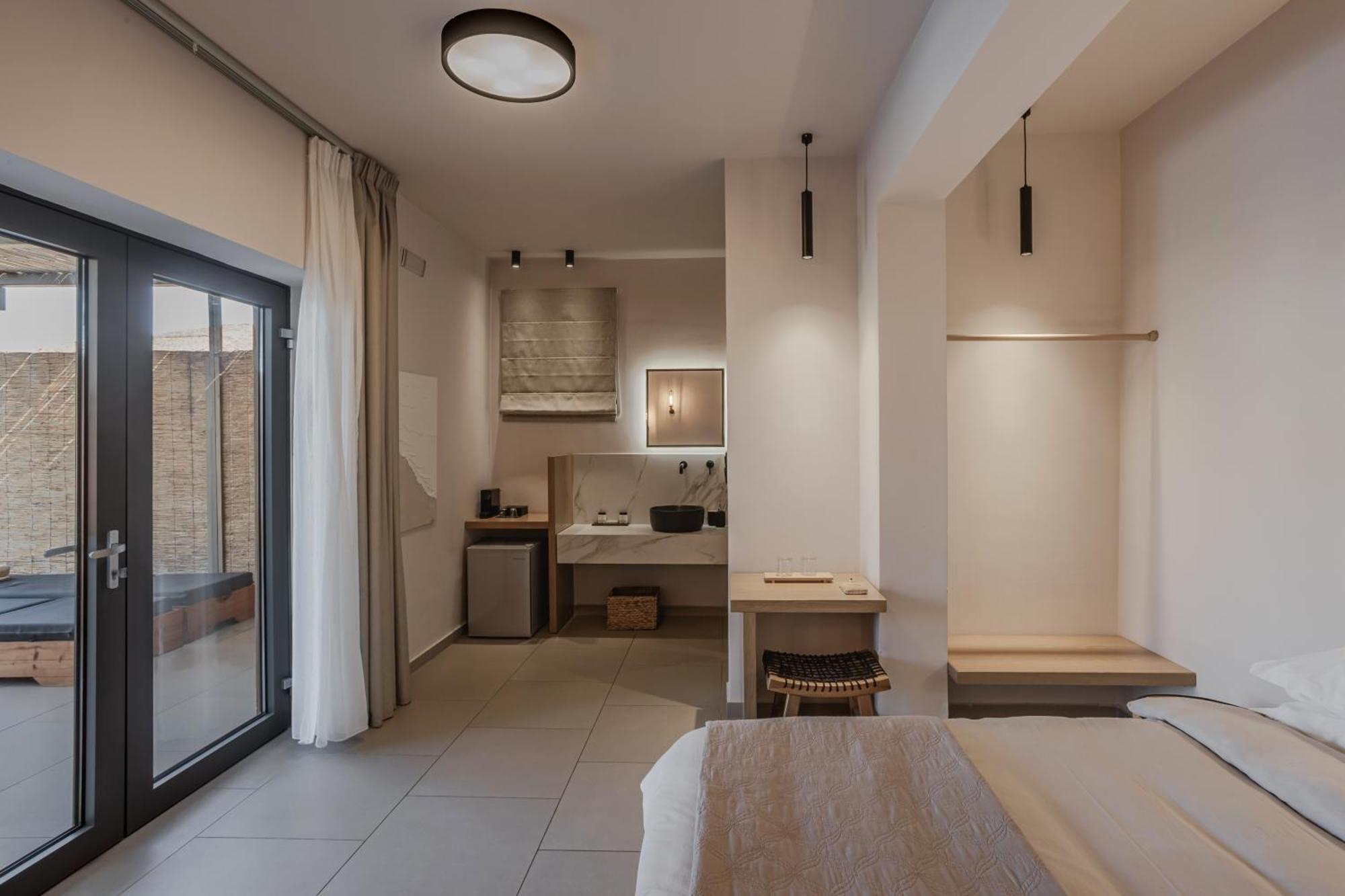 Amal Kythnos Suites エクステリア 写真