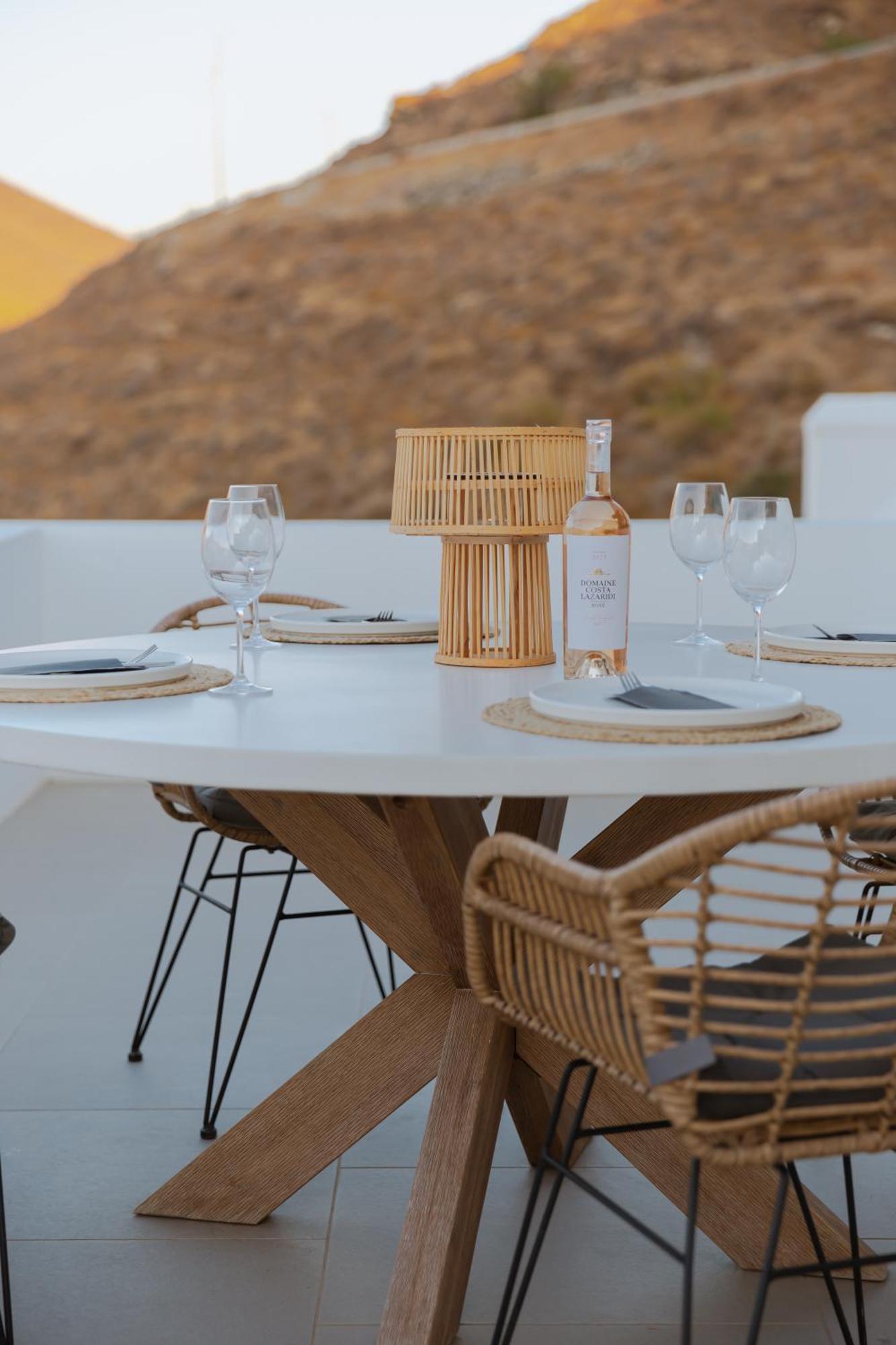 Amal Kythnos Suites エクステリア 写真
