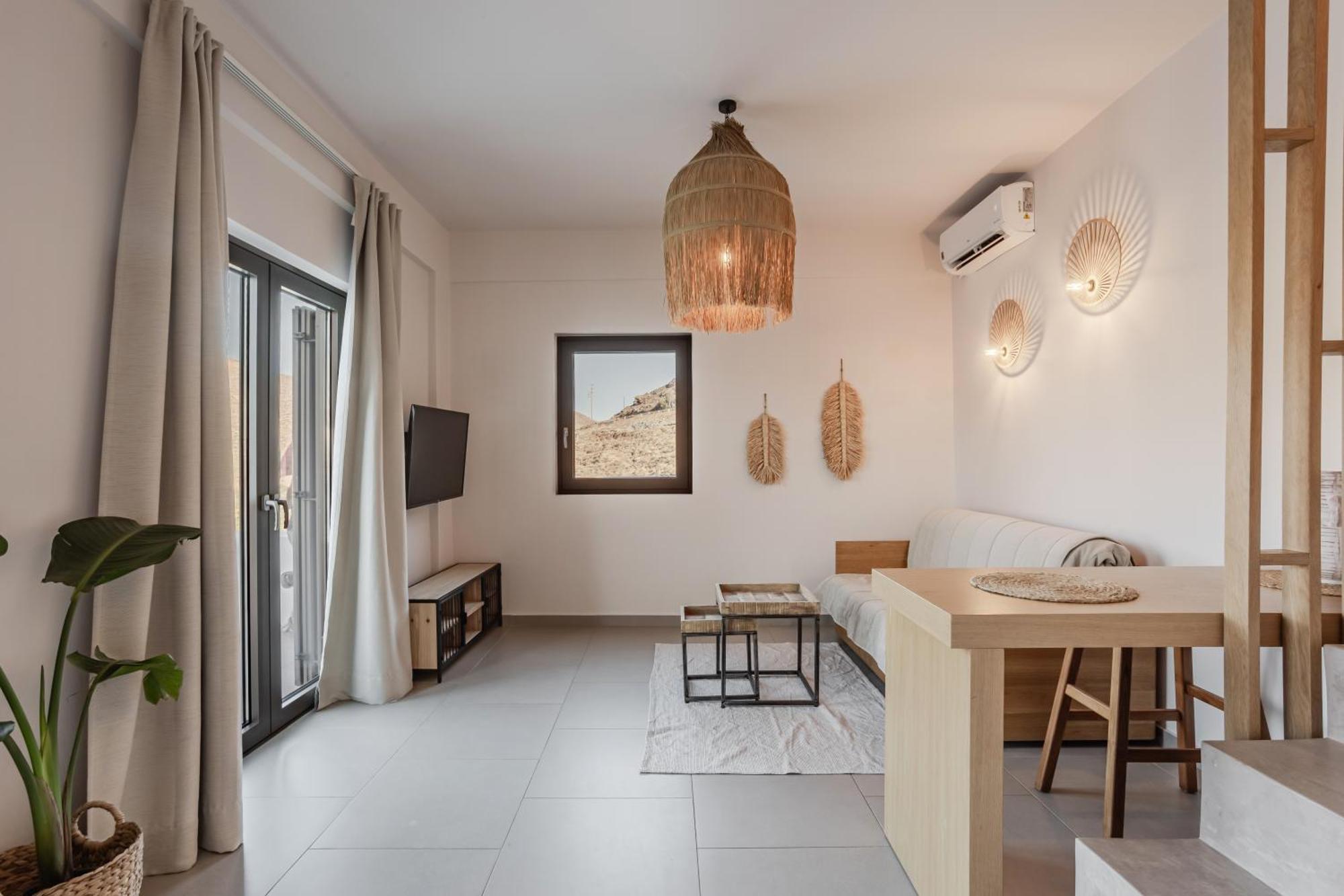 Amal Kythnos Suites エクステリア 写真