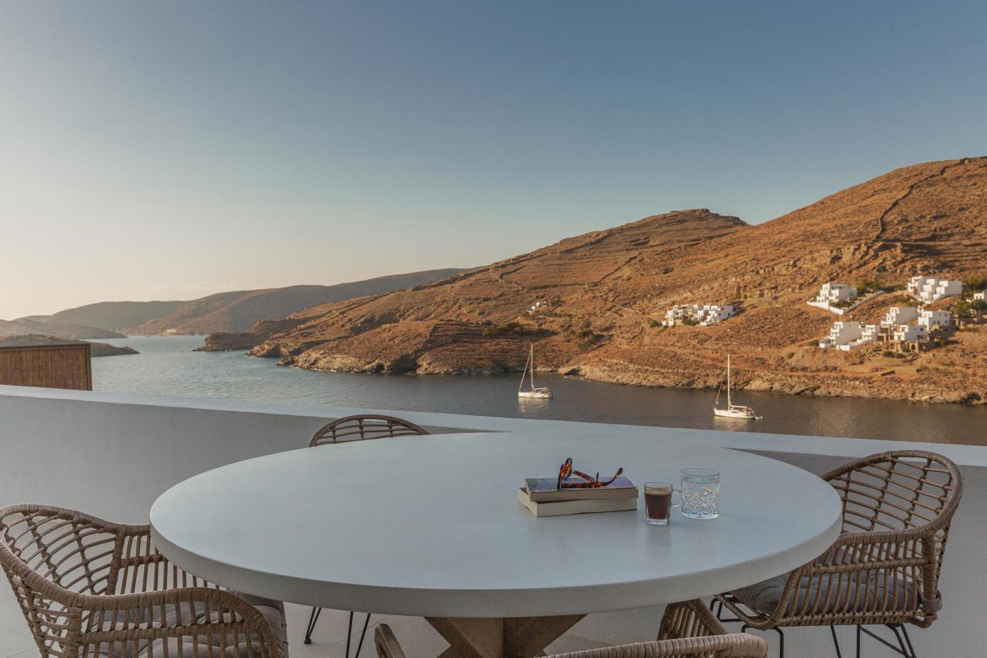 Amal Kythnos Suites エクステリア 写真