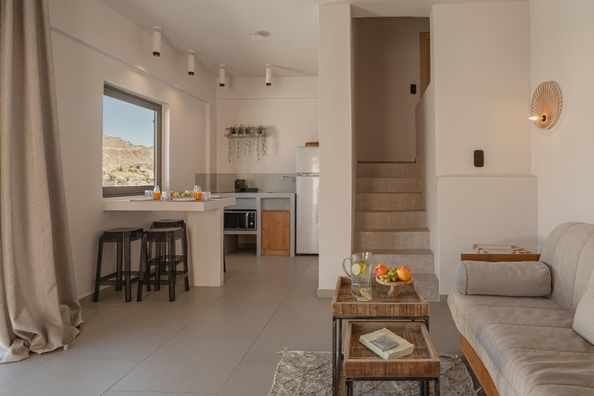 Amal Kythnos Suites エクステリア 写真