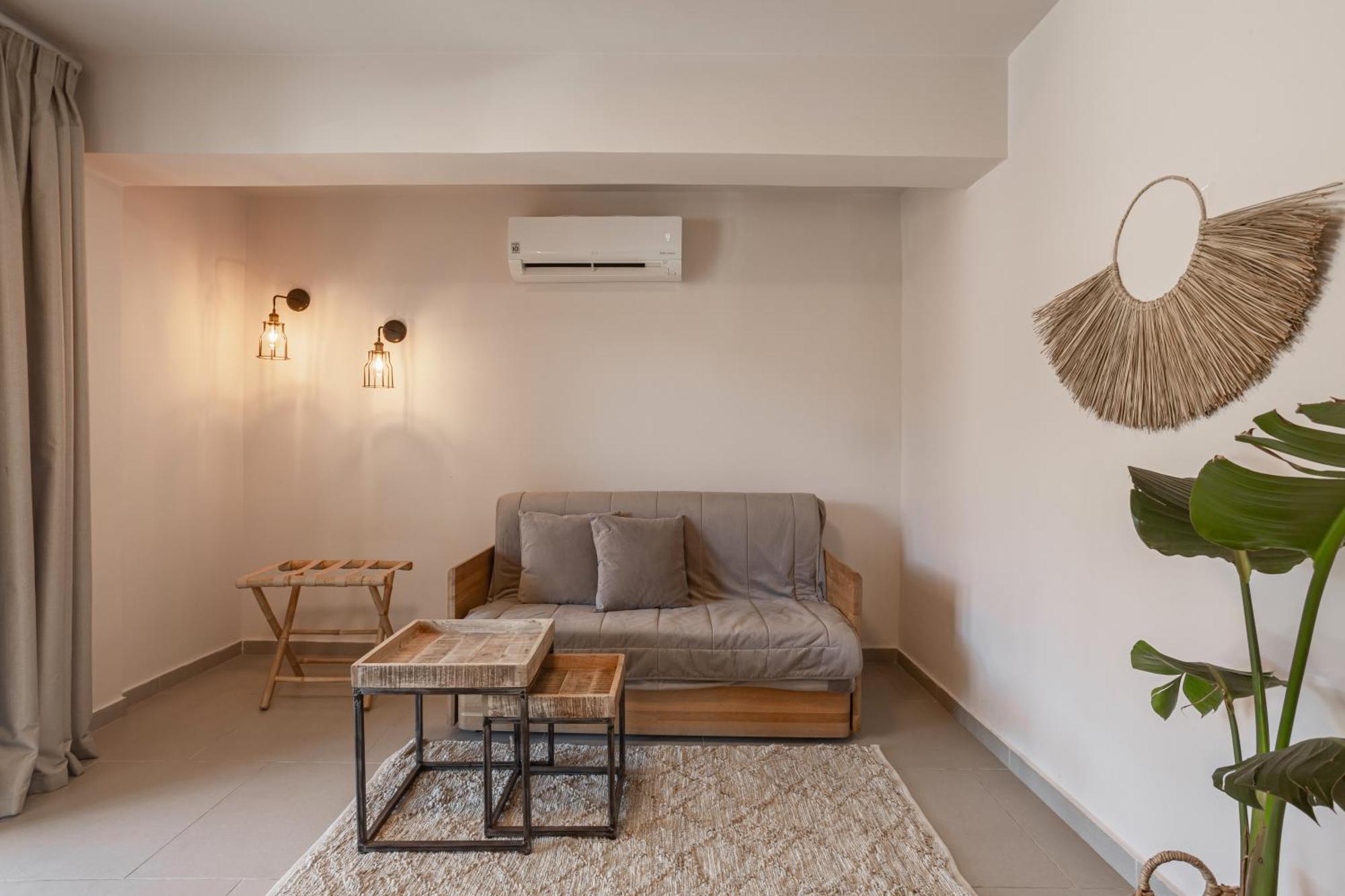 Amal Kythnos Suites エクステリア 写真