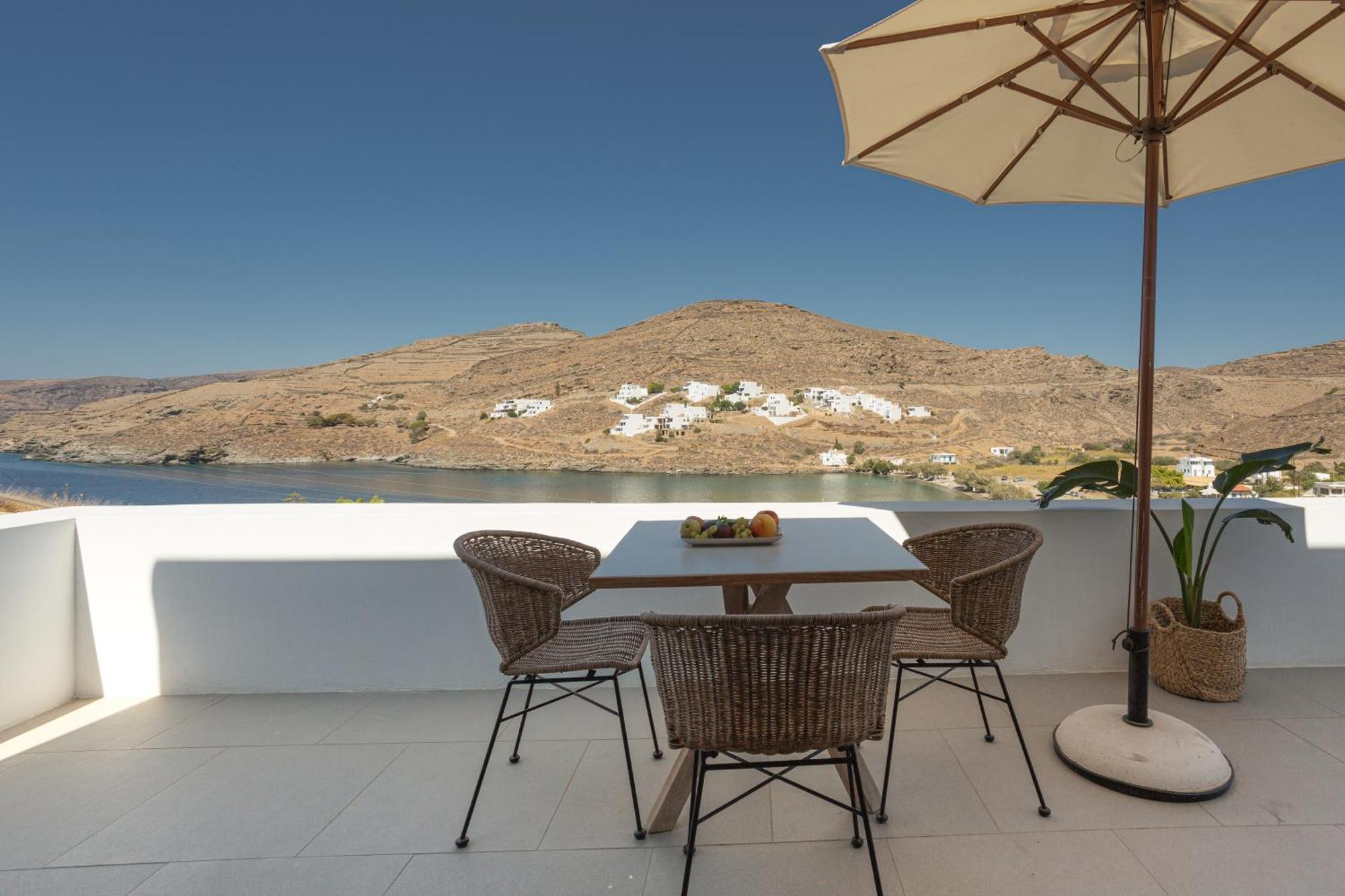 Amal Kythnos Suites エクステリア 写真