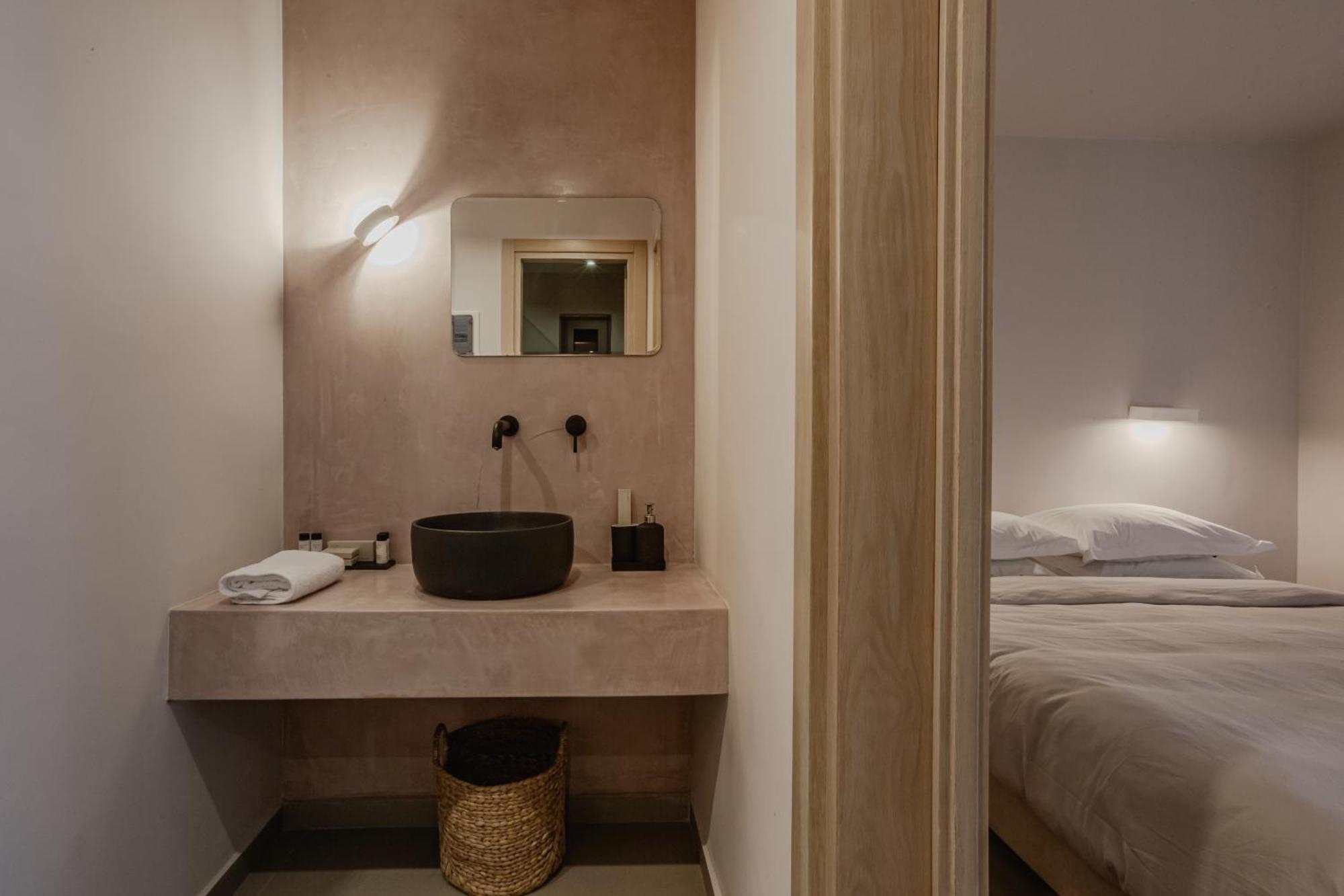 Amal Kythnos Suites エクステリア 写真