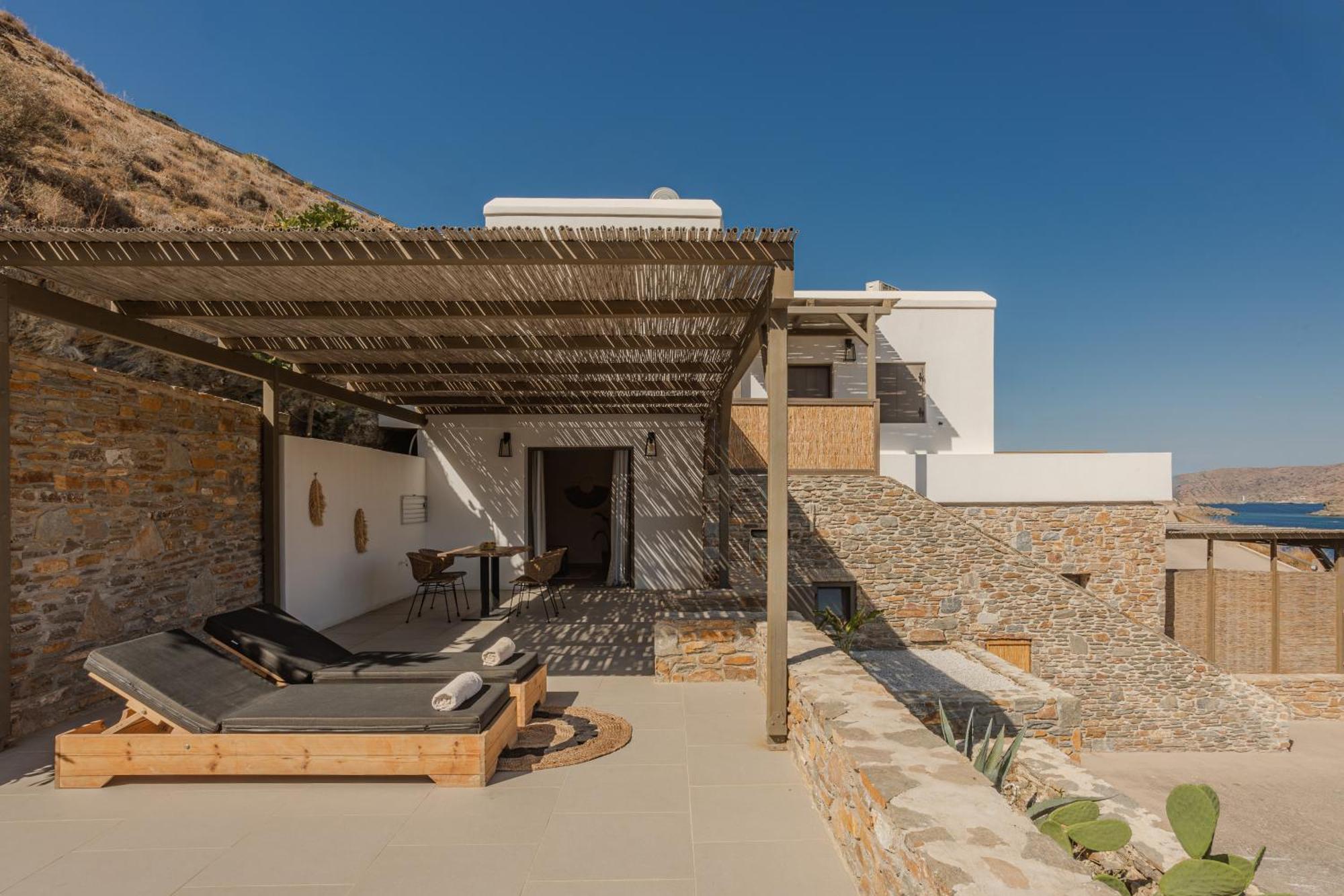 Amal Kythnos Suites エクステリア 写真