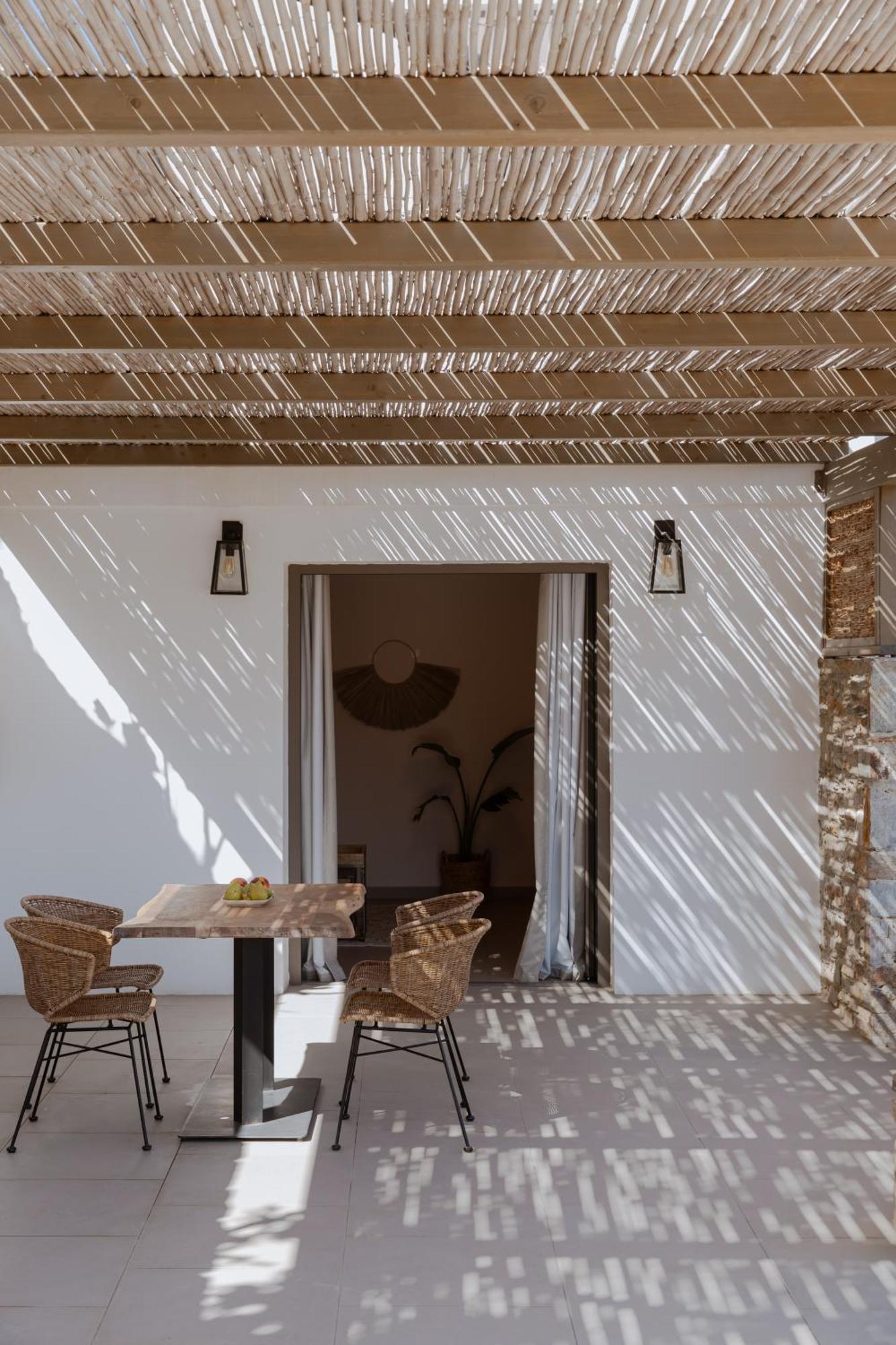 Amal Kythnos Suites エクステリア 写真