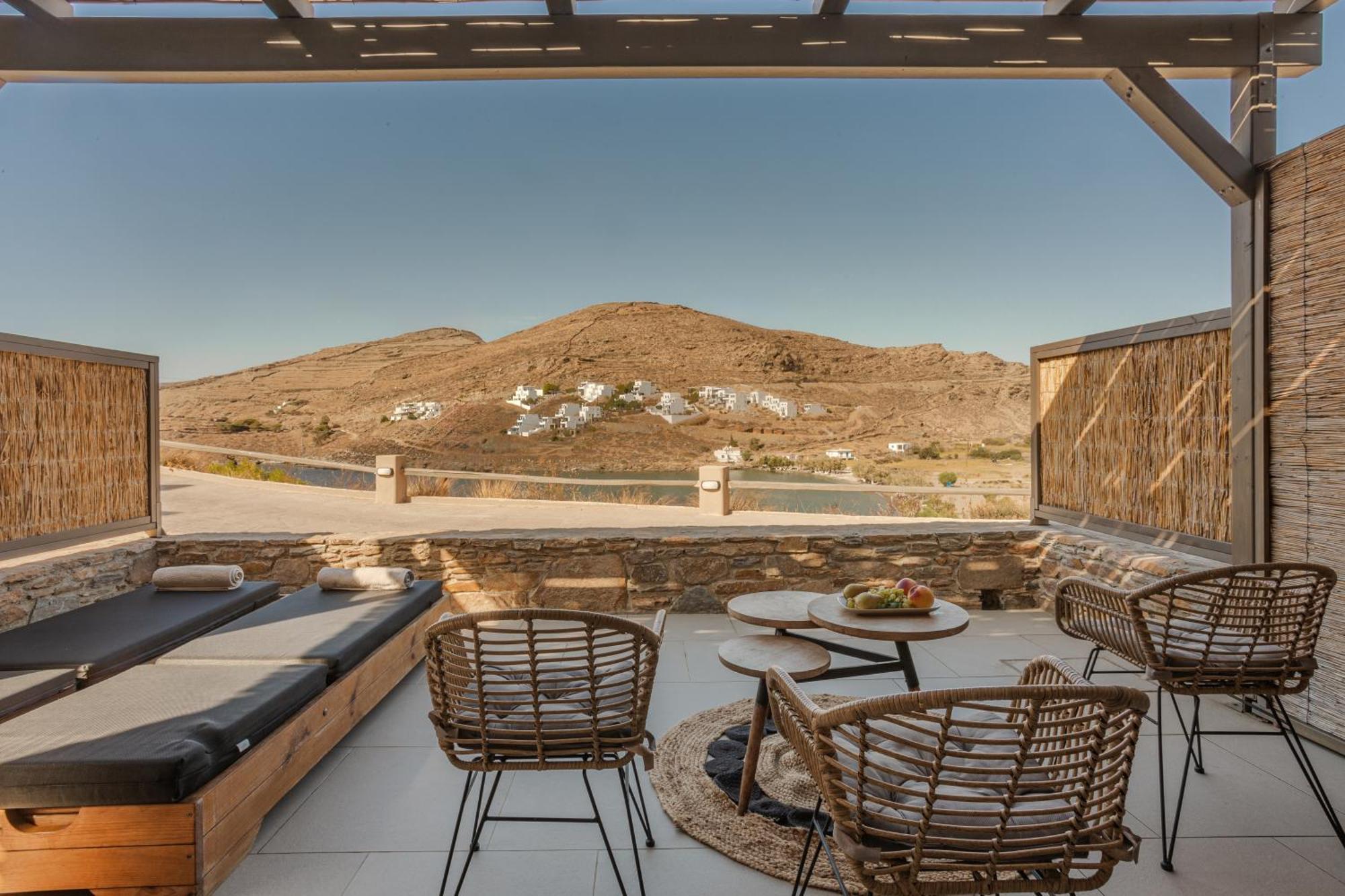 Amal Kythnos Suites エクステリア 写真