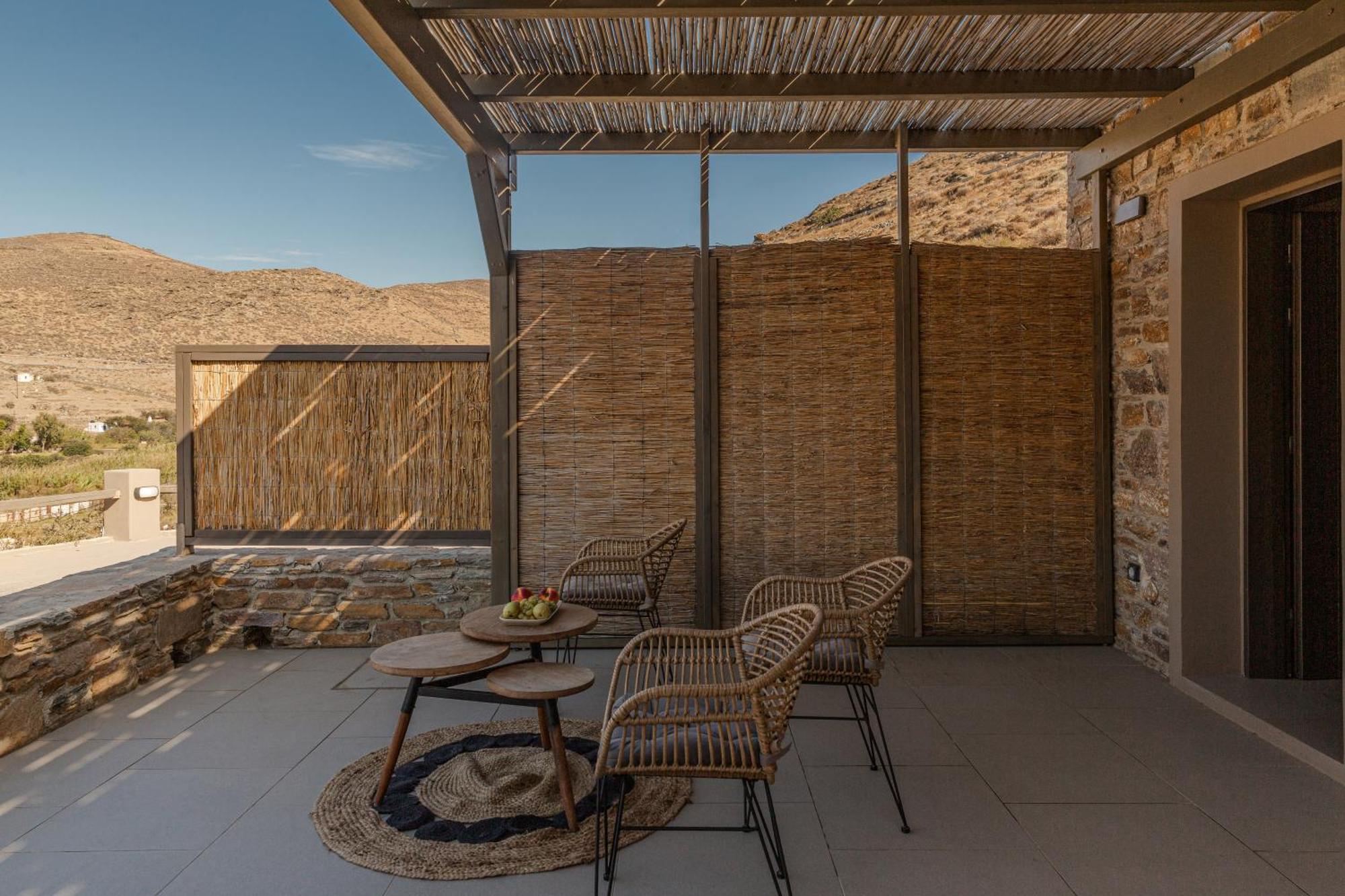 Amal Kythnos Suites エクステリア 写真