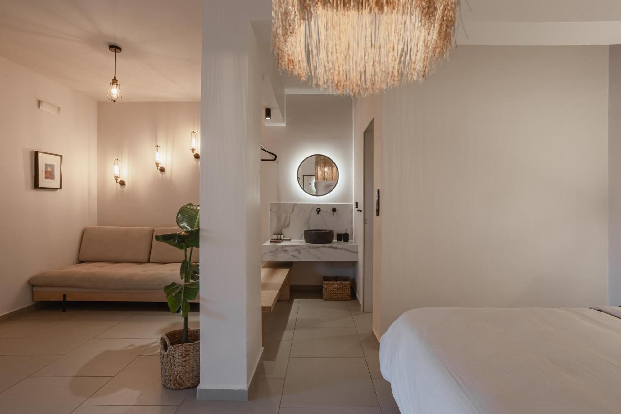 Amal Kythnos Suites エクステリア 写真