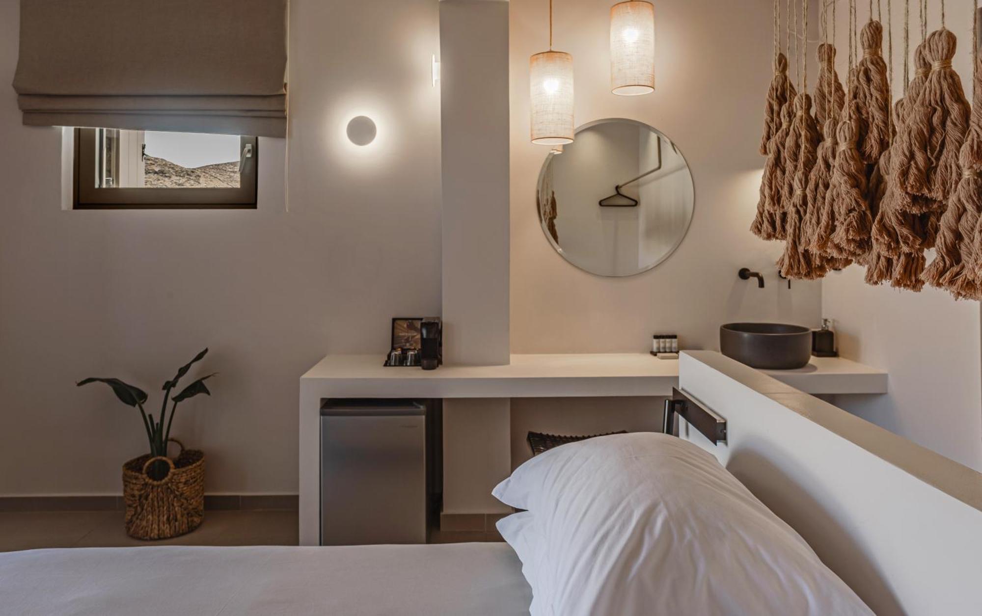 Amal Kythnos Suites エクステリア 写真