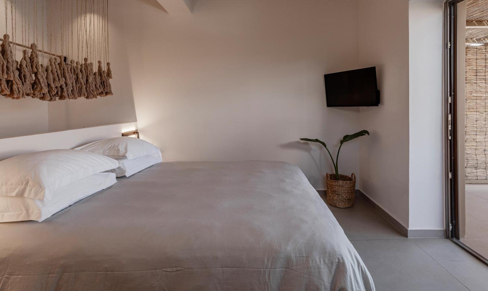 Amal Kythnos Suites エクステリア 写真