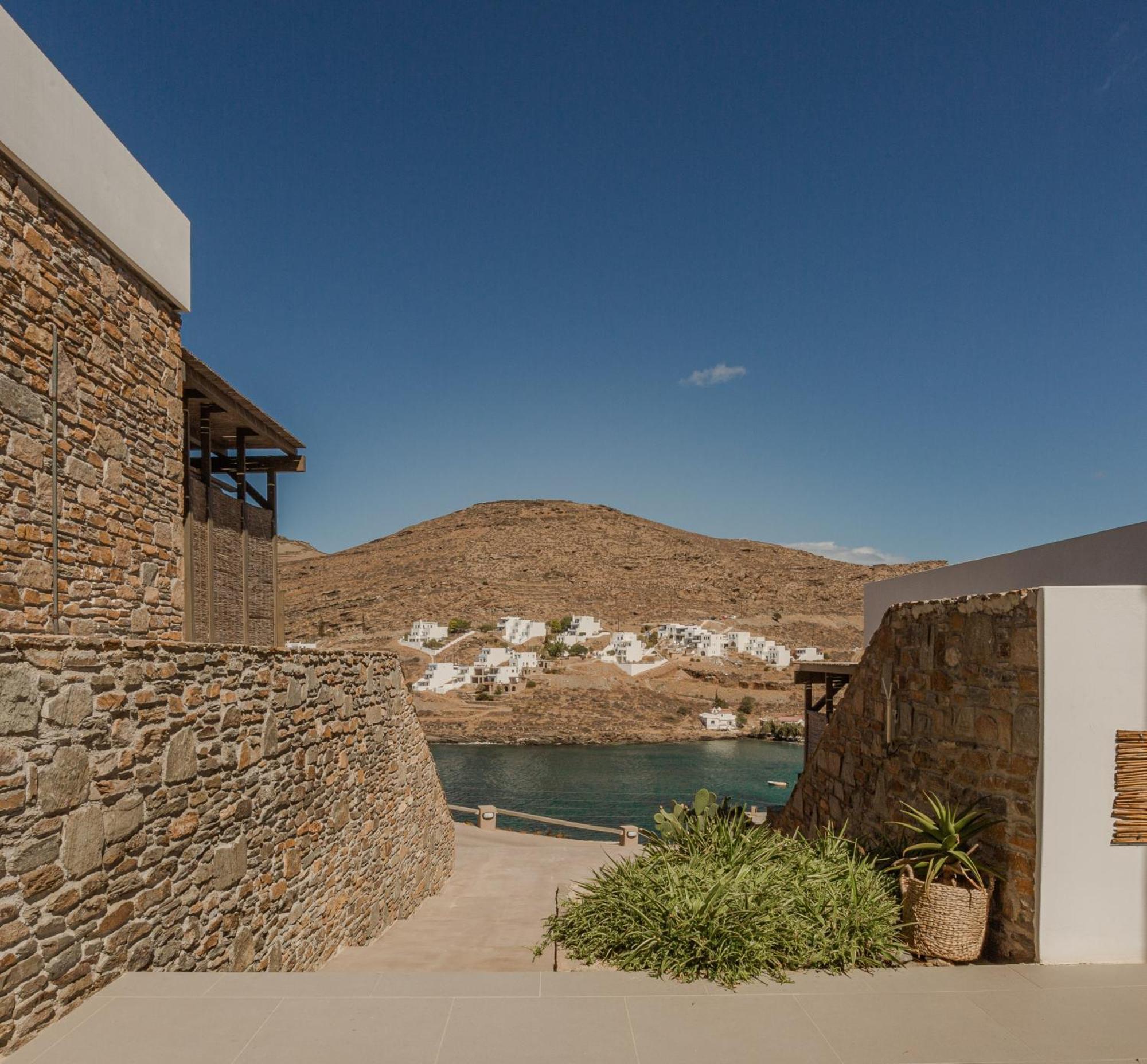 Amal Kythnos Suites エクステリア 写真